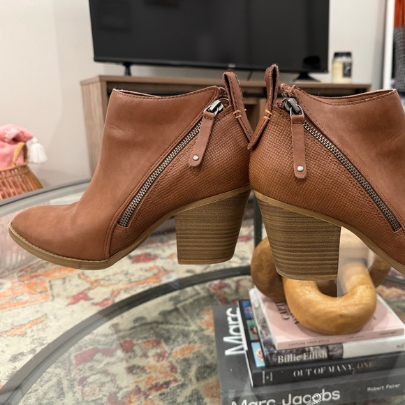 DV Dolce Vita Heeled Booties Size 9 - Picture 3 of 6
